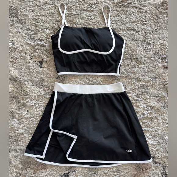 2pcs Alo Yoga Steamlined skirt and top set size S black with white edges - Picture 2 of 12
